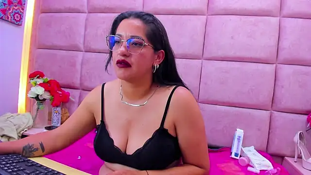 חדר צ'אט בשידור חי של Madure_Leidy_Horny