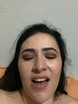 IvettSt_ Adlı Modelin Canlı Sohbet Odası