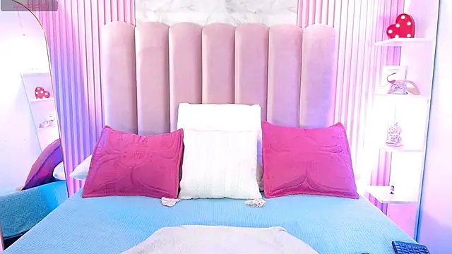 ArianaRougee's Live Chat Room