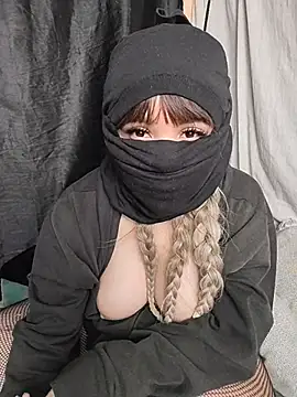 NomiHana Adlı Modelin Canlı Sohbet Odası
