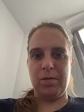 חדר צ'אט בשידור חי של Chantalee