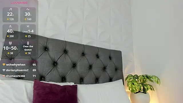 valeryn__rosse's Live Chat Room