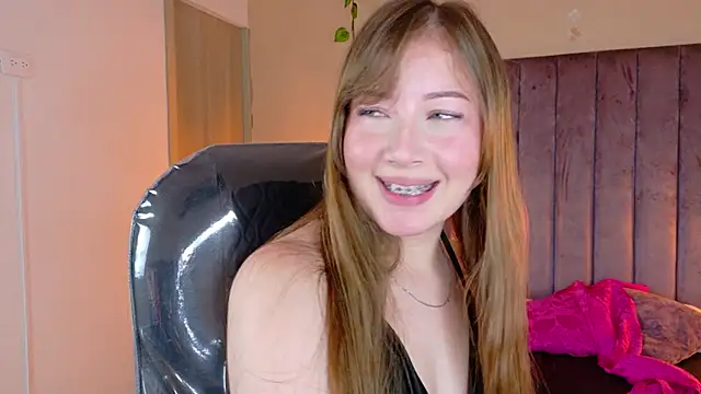 Dahlia_Rousse's Live Chat Room
