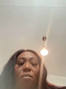 Bootyliciouse21X's Live Chat Room