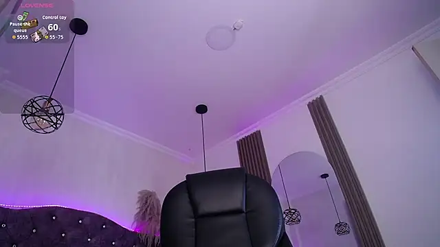 Amara_Davis1's Live Chat Room