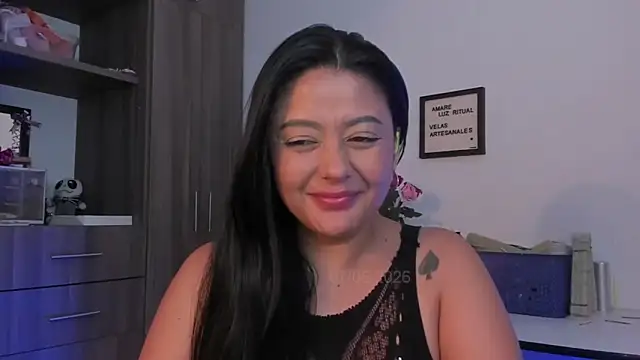LauraToro_ élő chatszobája