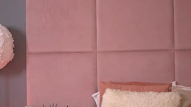 AlmaLuv Adlı Modelin Canlı Sohbet Odası