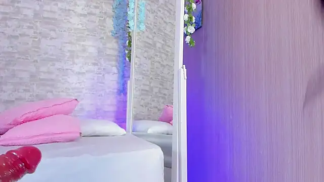 ayla_lux's Live Chat Room
