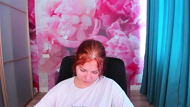 AngelinaLow's Live Chat Room