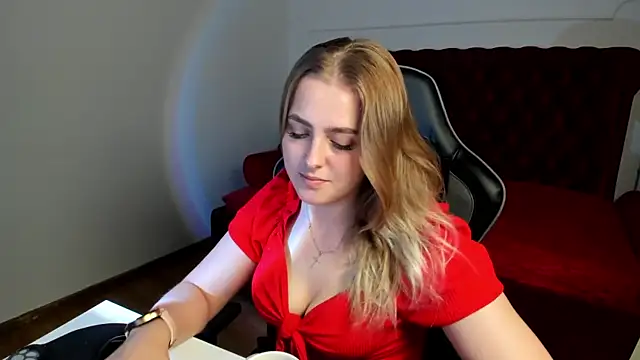 EllaBells' Live Chat Room