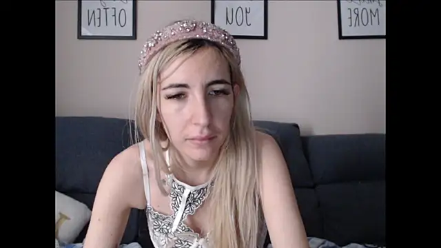 BarbieBlondieGirl Adlı Modelin Canlı Sohbet Odası