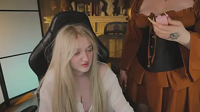 Živá chatovací místnost ELLIEJAY