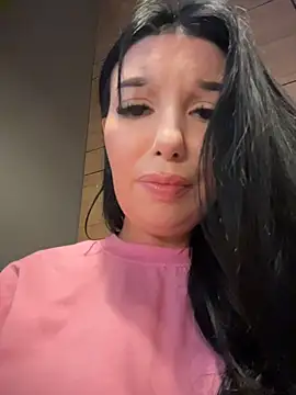 Tisha_Busty Adlı Modelin Canlı Sohbet Odası