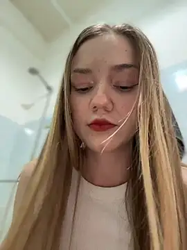 MilaMoone Adlı Modelin Canlı Sohbet Odası