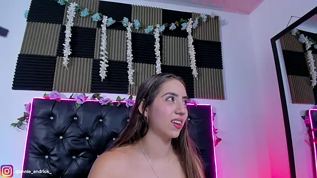 חדר צ'אט בשידור חי של _Annie_Andrick_