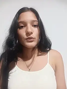 Sweet_Innocence_'s Live Chat Room