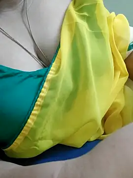 ห้องแชทสดของ Tamillakshmi27