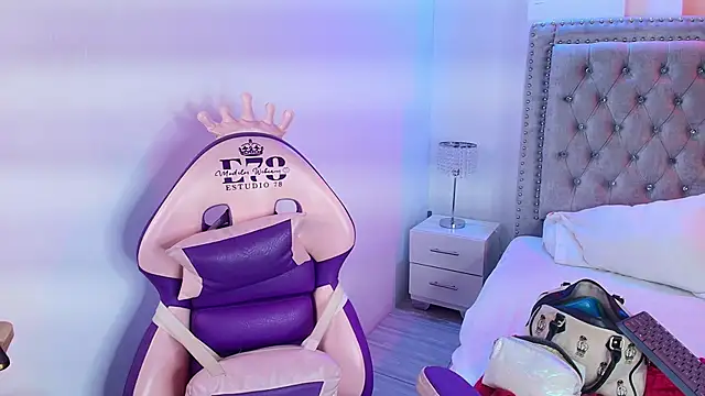 ห้องแชทสดของ Lia_adamsss