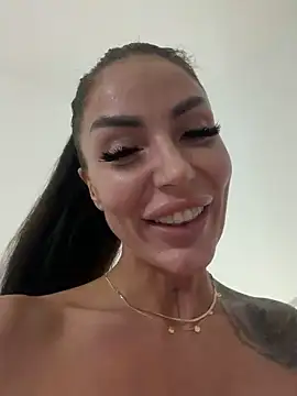 RaquelleXO Live chatroom