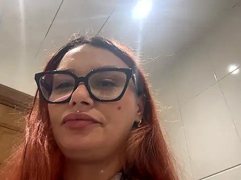 FoxyValentine Adlı Modelin Canlı Sohbet Odası