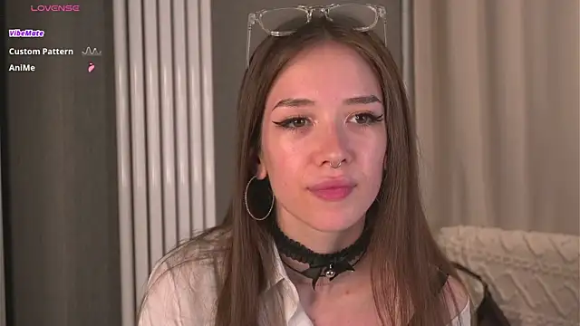 tinyanie Adlı Modelin Canlı Sohbet Odası