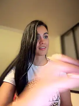 Antonella_Maxwell Adlı Modelin Canlı Sohbet Odası