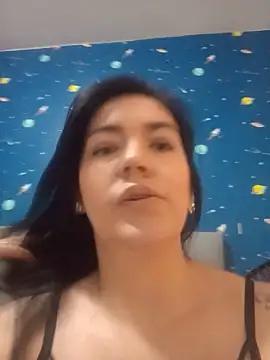 dhanya_moon's Live Chat Room