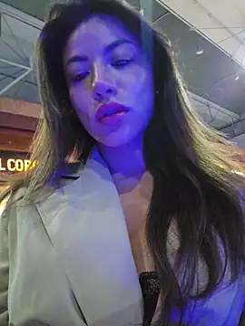 Karen_San_Miguel Ruang Obrolan Langsung