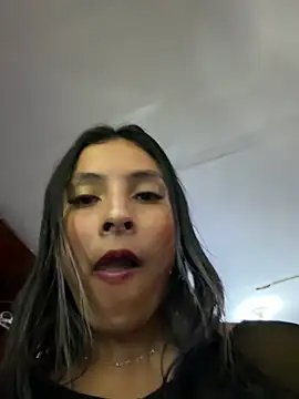 Cami_Leon2 Adlı Modelin Canlı Sohbet Odası