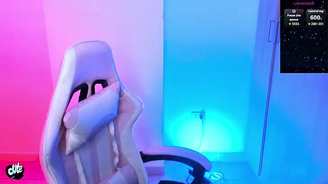 Saskyaa's Live Chat Room