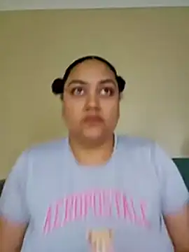 honeeyyy_pot's Live Chat Room