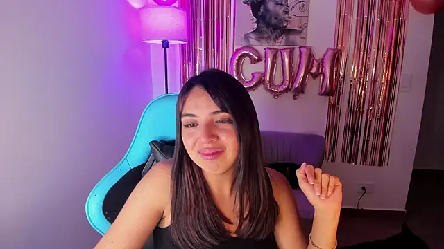 Nicole_Ss Adlı Modelin Canlı Sohbet Odası