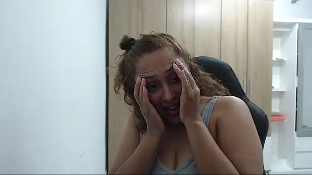 Živá chatovací místnost RoxanaLove9