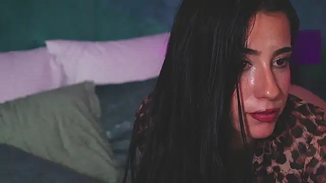 AmeliaJune Adlı Modelin Canlı Sohbet Odası
