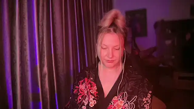 غرفة دردشة BikiHellena المباشرة