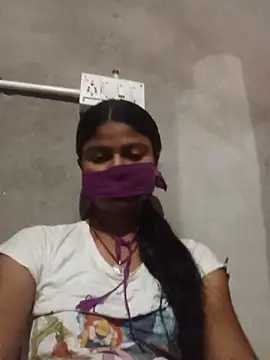 Chat ao vivo de Tiyaasa