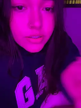 חדר צ'אט בשידור חי של Moonbell_bell