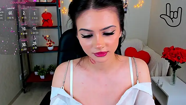 Kitti__'s Live Chat Room