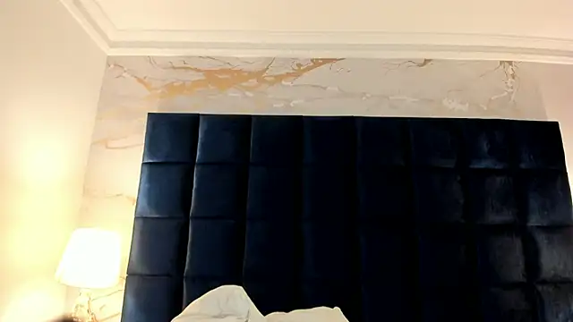 EmmaJhoons Adlı Modelin Canlı Sohbet Odası