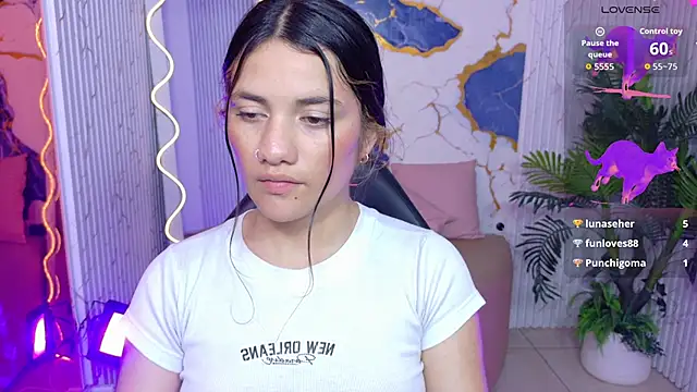 Chiara_tay's Live Chat Room