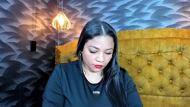 NahomiFireSexn Live chat-huone