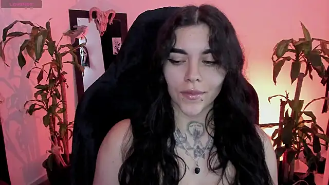 MissCharlottte_18's Live Chat Room