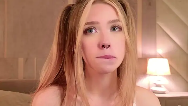 Sierra_Fane's Live Chat Room
