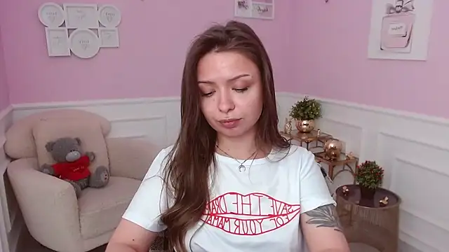 LucySkilar's Live Chat Room