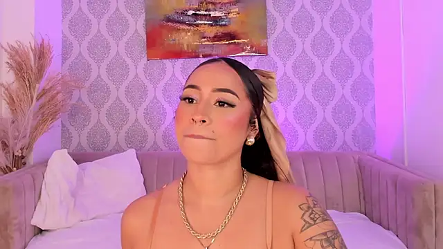غرفة دردشة Nikki_Rousmel المباشرة