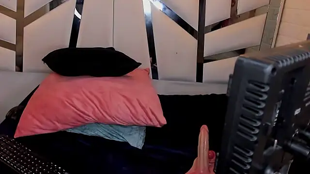 Meriland_HH Adlı Modelin Canlı Sohbet Odası