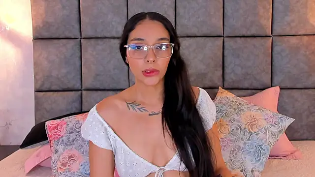 غرفة دردشة Roseaurora المباشرة