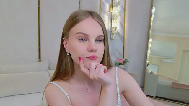 Lili_Lohan Adlı Modelin Canlı Sohbet Odası