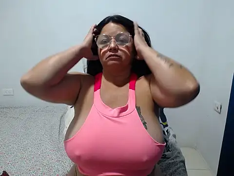 Estefany_Star – Naživo chatovacia miestnosť