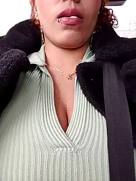 Bellapalacios_06's Live Chat Room